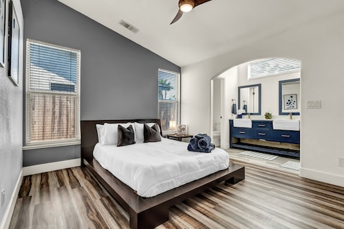 Magnolia Peaceful Vibes + Cozy Near Hospital Lemoore Base and centrally located