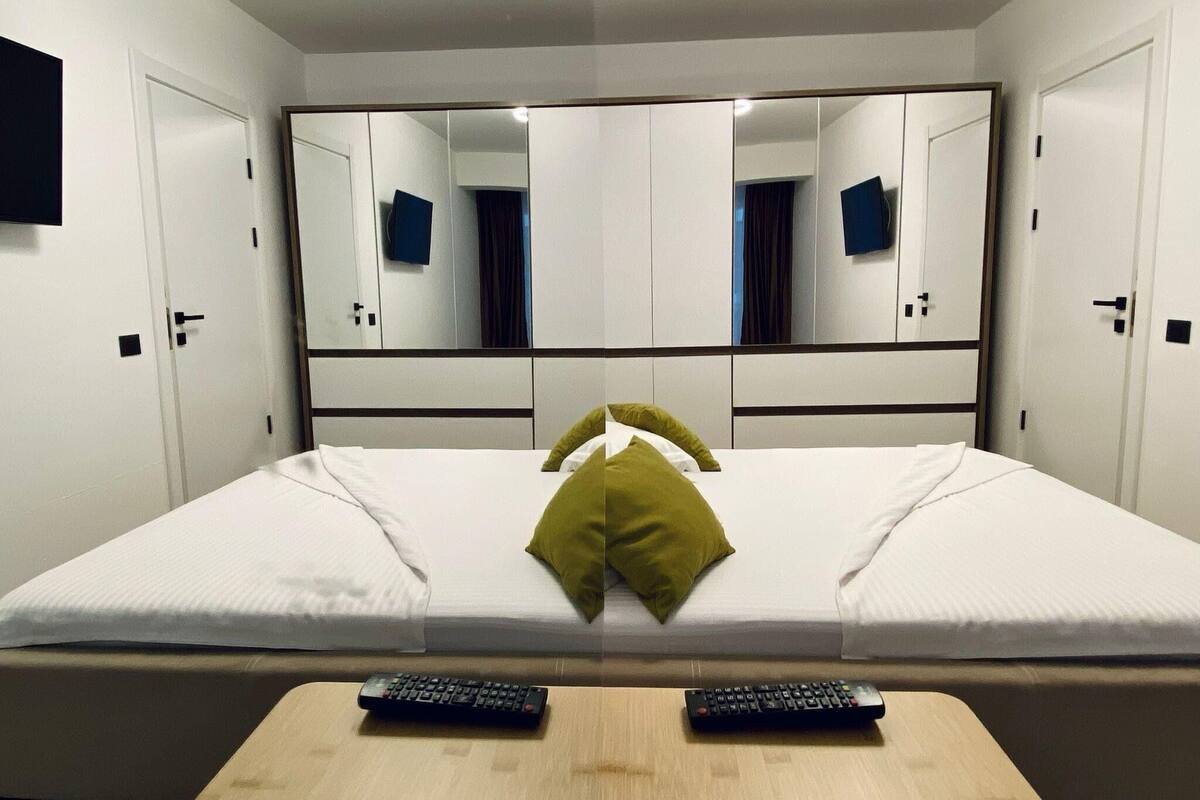 1 bedroom, individually decorated, iron/ironing board, free WiFi