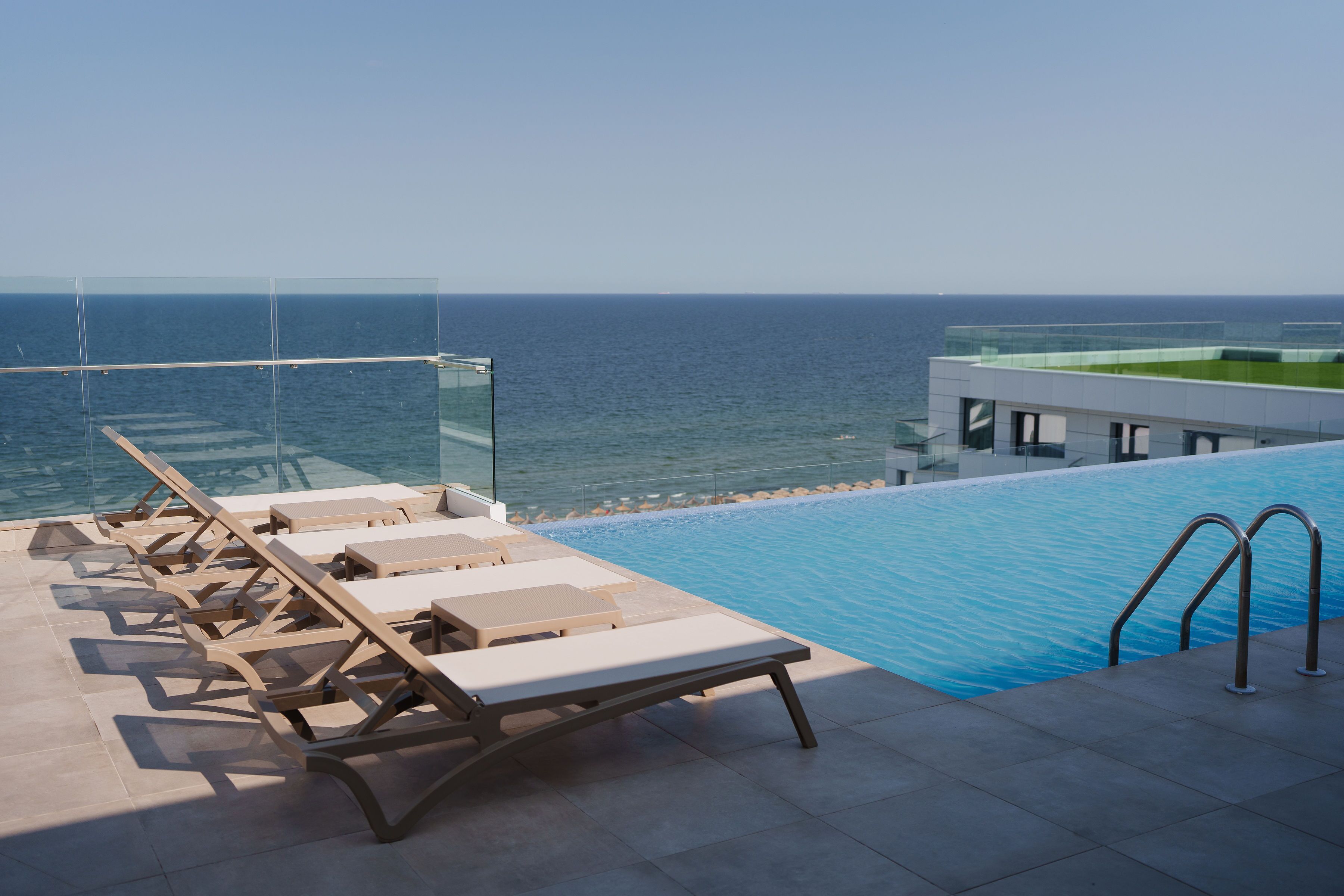 من حمّامات السباحة المغطاة، حمّام سباحة خارجي موسمي