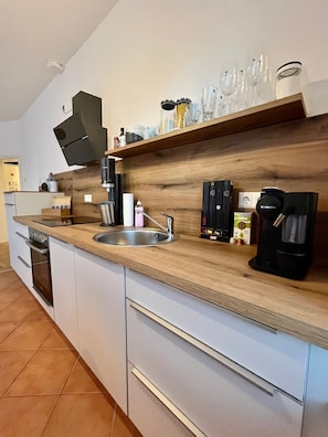 Kühlschrank, Ofen, Herdplatte, Geschirrspüler