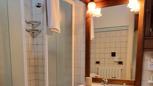 تجهيزات دش، مجففات شعر، مراحيض شطف، مناشف