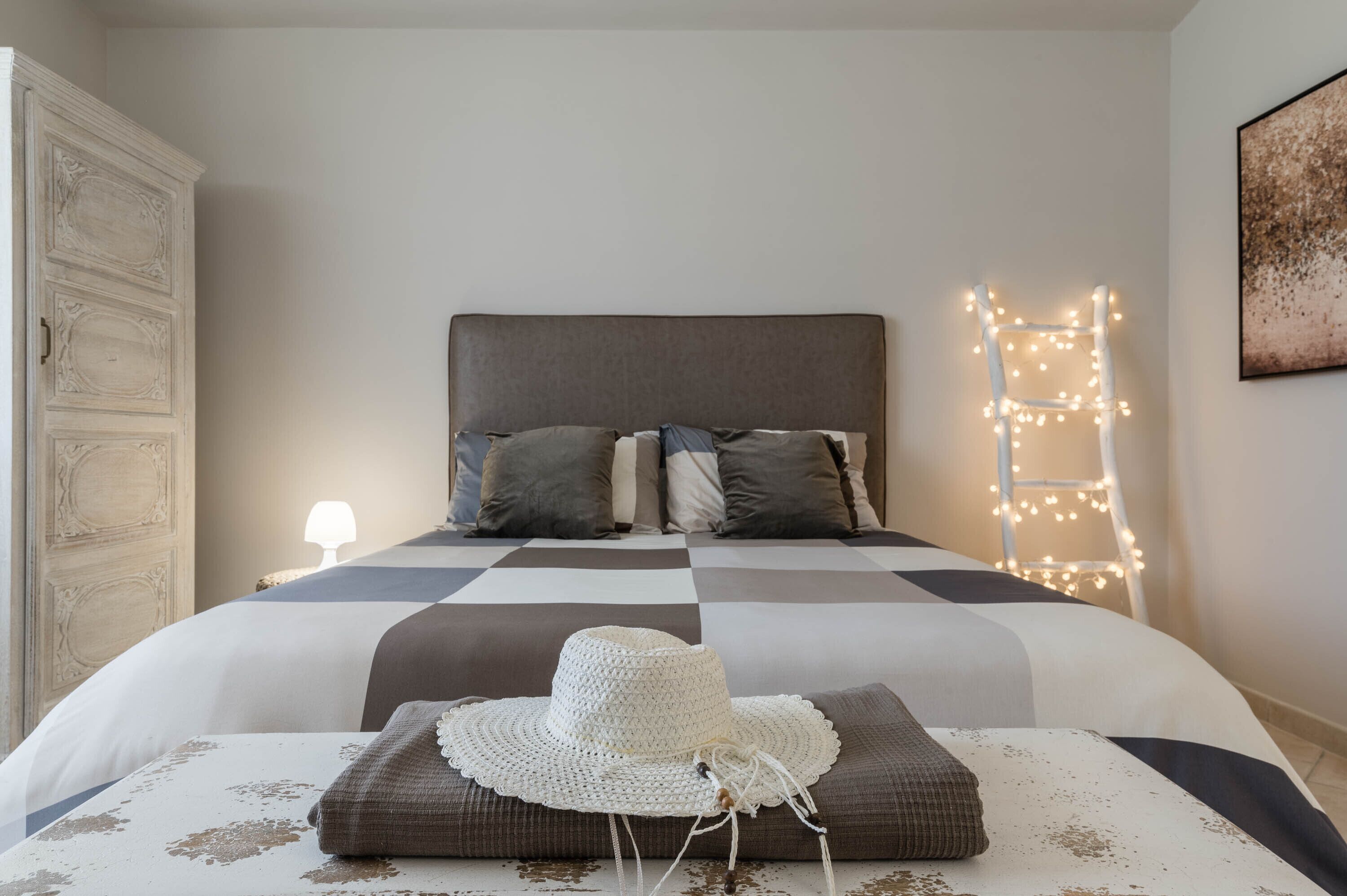 Biệt thự | 3 phòng ngủ, bàn, bàn ủi/dụng cụ ủi quần áo 