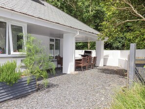 Outdoor dining - Hurdwick Lodge (Tavistock)