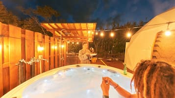Outdoor spa tub