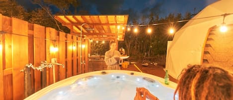 Outdoor spa tub