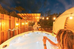 Outdoor spa tub