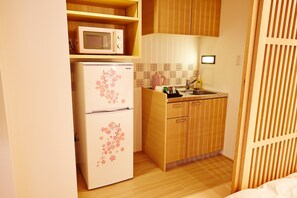 電子レンジ、調理器具と食器