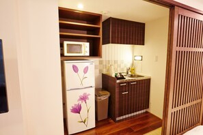 Fridge, microwave, electric kettle, cookware/dishes/utensils