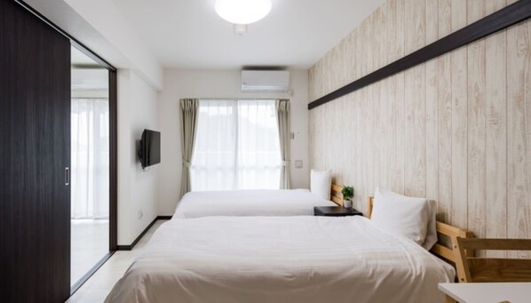 1 室のベッドルーム、デスク、WiFi (無料)、ベッドシーツ