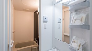 ヘアドライヤー、タオル、石鹸、シャンプー