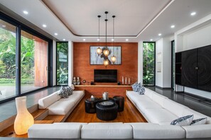 50-inch LCD TV with cable channels, TV - Villa Aless (Canggu)