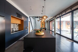 Full-size fridge, microwave, stovetop, rice cooker - Villa Aless (Canggu)