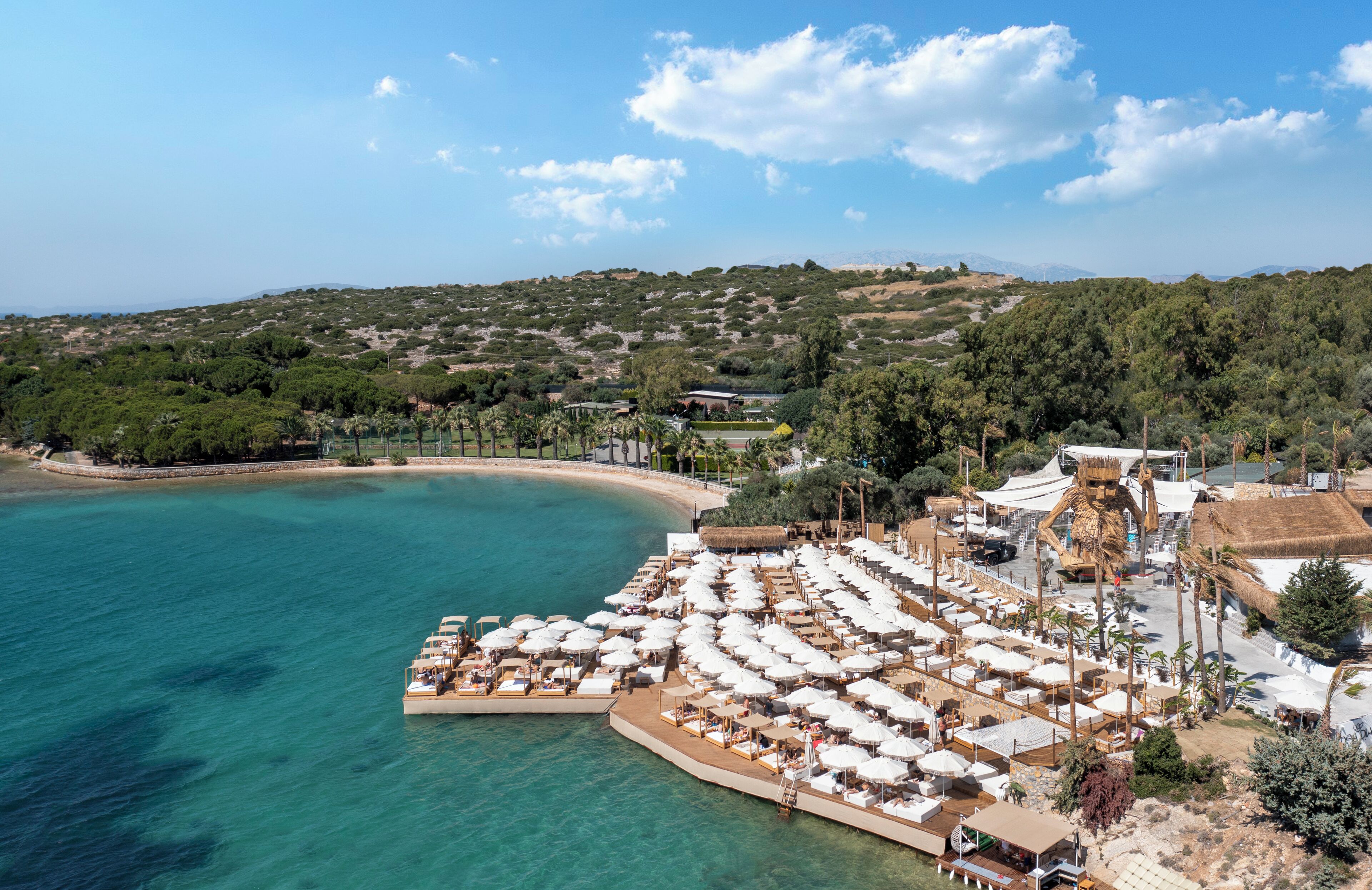 Privat strand, solstolar, parasoller och strandhanddukar