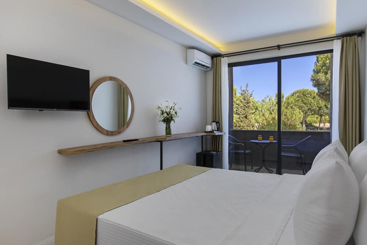 Deluxe Room Land View | 1 Schlafzimmer, Minibar, kostenloses WLAN, Bettwäsche
