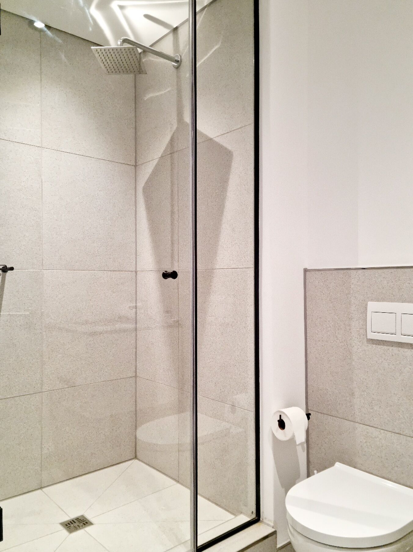 Basic Apartment | Bathroom