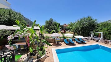 Seasonal outdoor pool