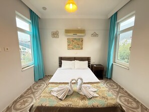 1 habitación, escritorio y cortinas blackout 