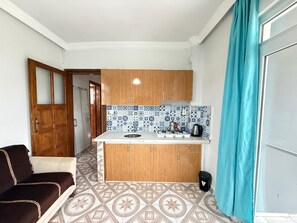 Full-sized fridge, electric kettle, cookware/dishes/utensils - ölüdeniz moonstar (Fethiye)