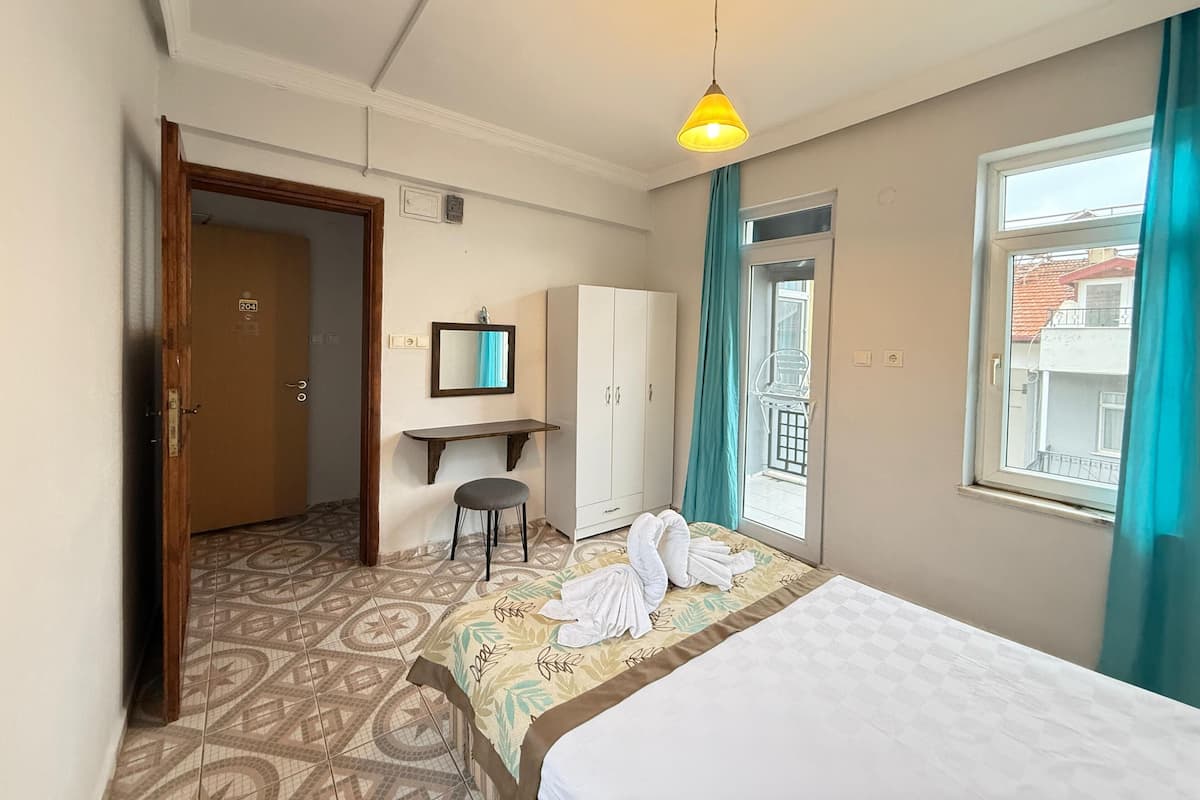 Economy Room | 1 bedroom, desk, blackout curtains, iron/ironing board