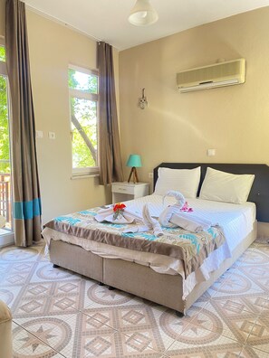 Economy Room | 1 habitación, escritorio y cortinas blackout