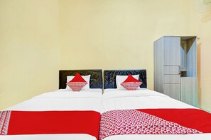 Deluxe Twin kamer | Een laptopwerkplek, beddengoed