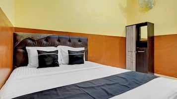 Dobbeltrom – deluxe | Skrivebord for bærbar PC og sengetøy