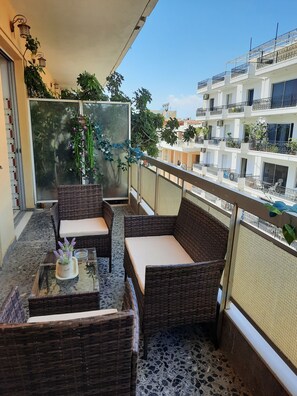 Terrace/patio - Villys apartment three minutes walk from the beach of Kalamata  (Καλαμάτα)