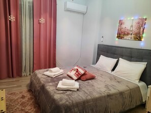 1 غرفة نوم ومكواة/لوح كي وواي فاي مجانًا وملاءات أسرّة