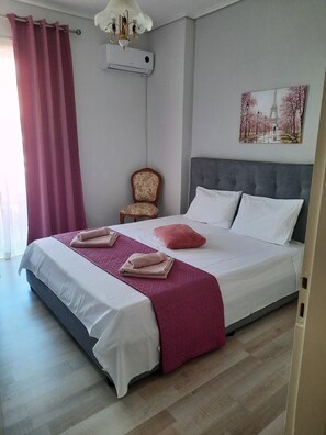 1 habitación, tabla de planchar con plancha, wifi gratis y ropa de cama