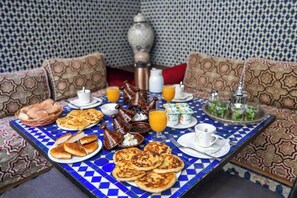 Free daily continental breakfast - Le Cèdre d'Argent (Fes)