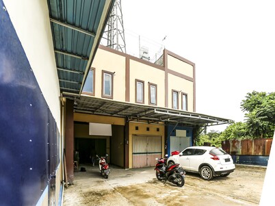 OYO 90825 Hotel Lizha 2