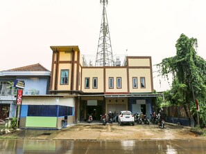 Vista frontal de la propiedad