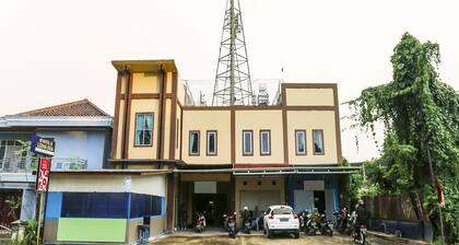 OYO 90825 Hotel Lizha 2