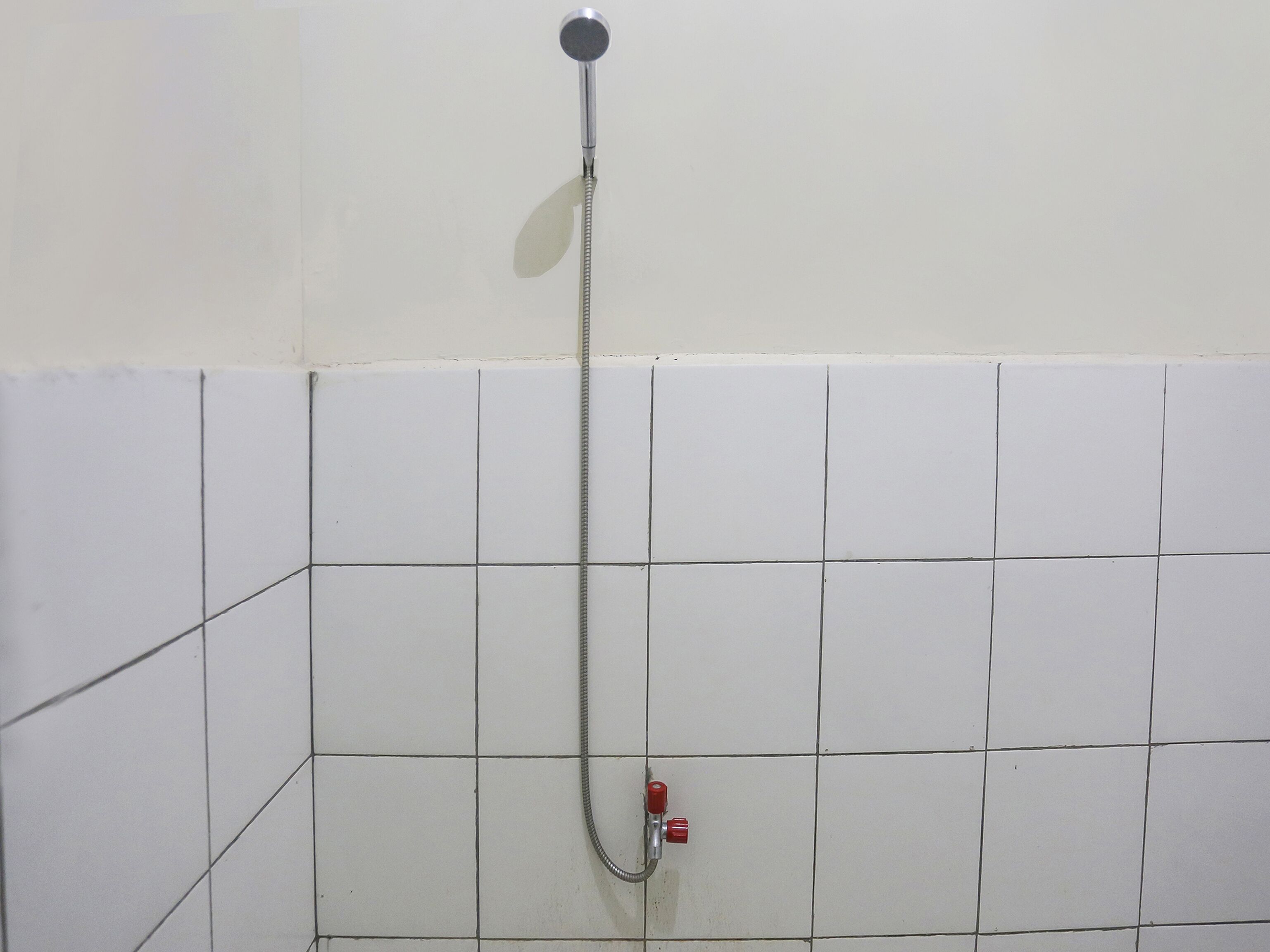 Standard Twin Room | Bathroom | Shower, rainfall showerhead, towels, soap