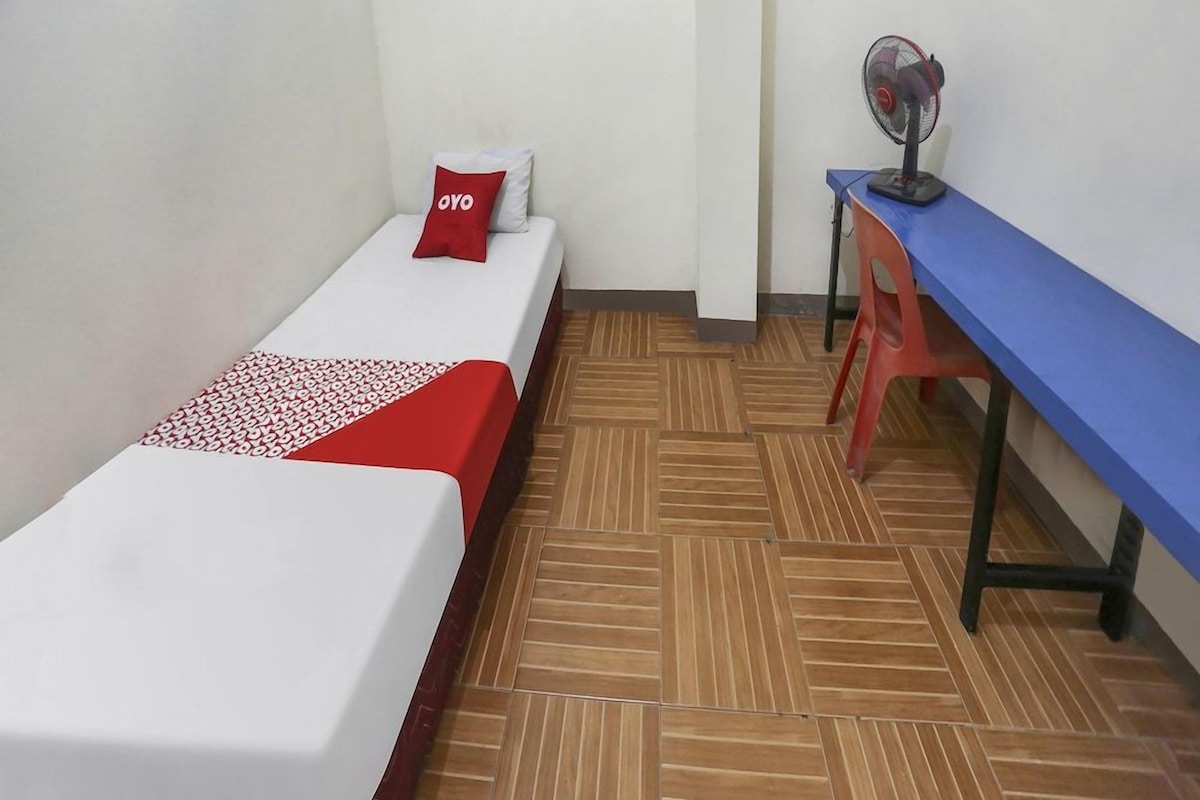 Desk, free WiFi, bed sheets