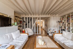 Lobby - Loft Living on Luxembourg, by Veeve (Paris)