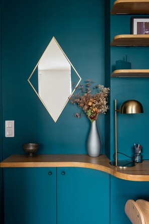 Interior - A Kiss of Blue, by Veeve (Paris)