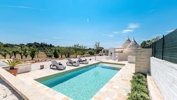 Seasonal outdoor pool