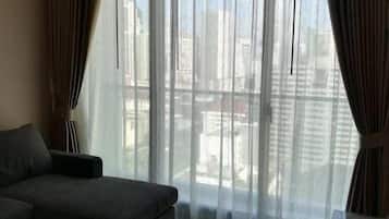 Apartemen Keluarga | Area keluarga | Smart TV 42-inci dengan saluran TV kabel dan TV