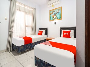 Free WiFi, bed sheets
