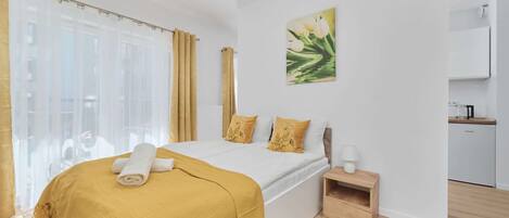 Iron/ironing board, WiFi, bed sheets