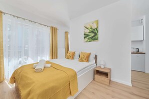Iron/ironing board, WiFi, bed sheets - Stylish Studio | Parking and Balcony | Close to the Station (Wroclaw)