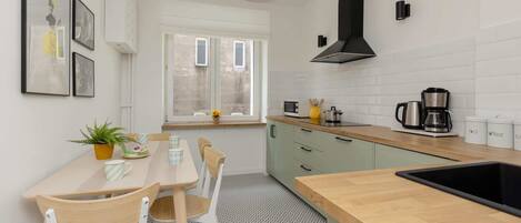 Refrigerador, microondas, parrilla de estufa y lavavajillas