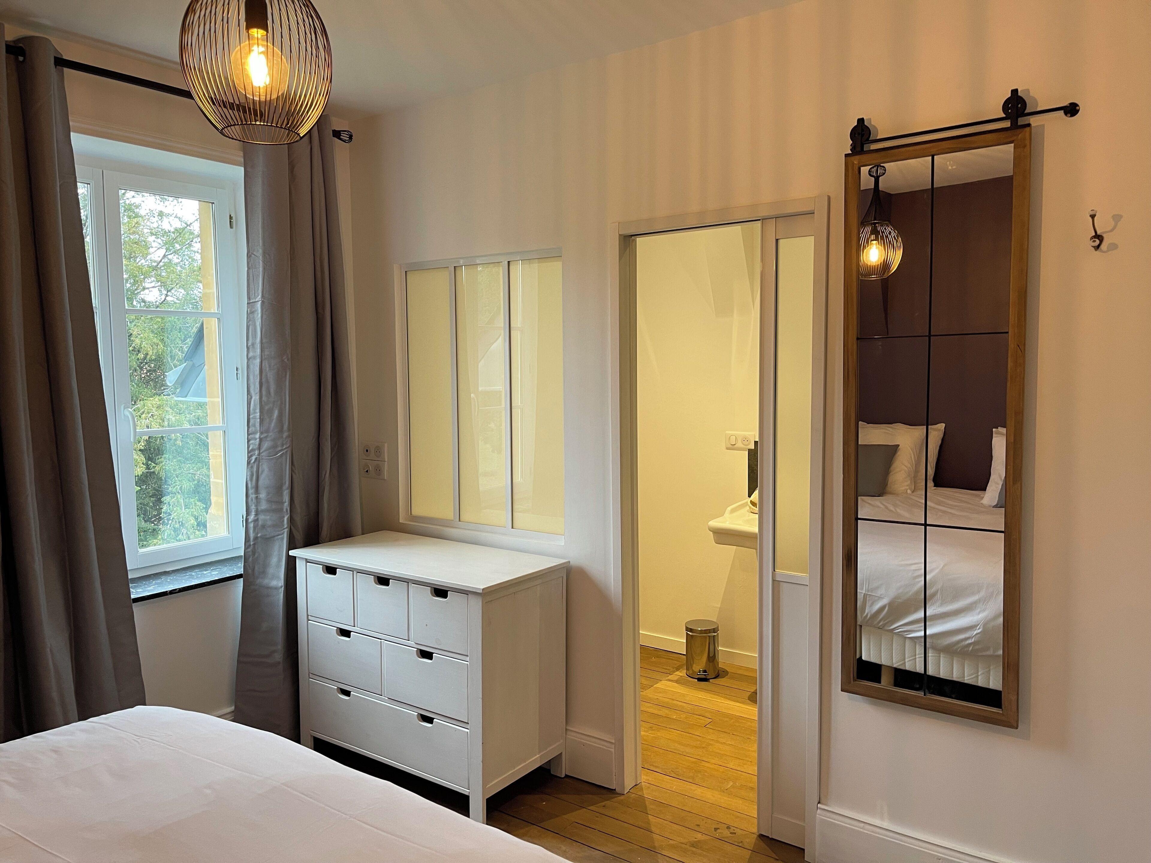 3 slaapkamers, een strijkplank/strijkijzer, reisbedje, wifi