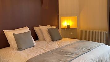 3 bedrooms, iron/ironing board, travel crib, WiFi