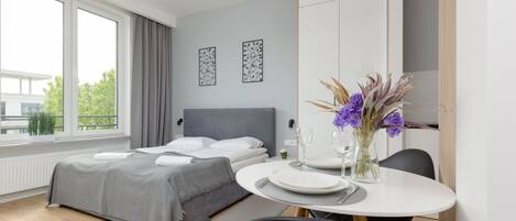 Iron/ironing board, WiFi, bed sheets