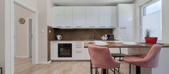 Spacious Apartment | Balcony, Parking, Desk
