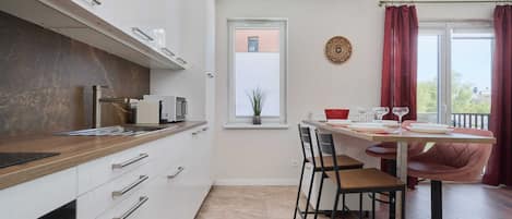 Fridge, microwave, oven, stovetop