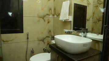 Deluxe Room | Bathroom