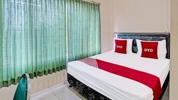 Standard Double Room | Desk, free WiFi, bed sheets